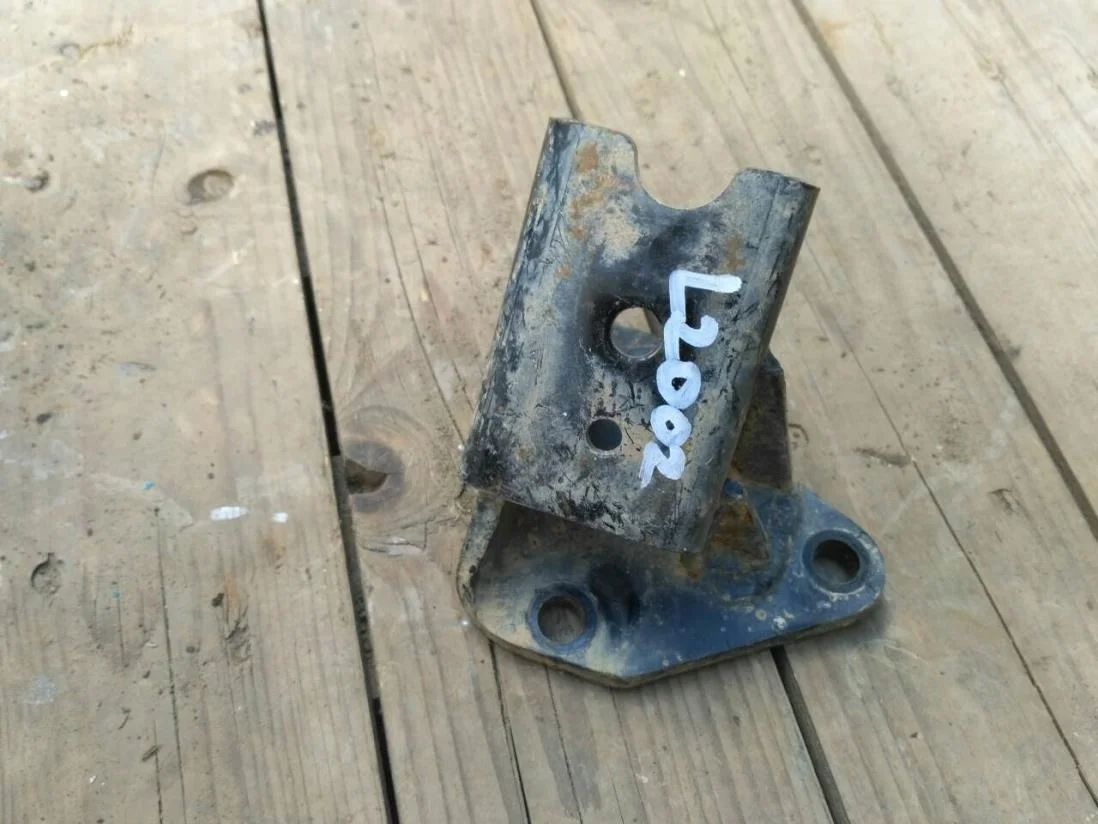 Б.у. кронштейн опоры двигателя MITSUBISHI L200 KB4T MITSUBISHI L200 KB4T