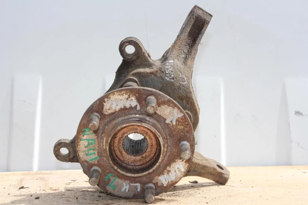 Б.у. кулак поворотный MITSUBISHI GRANDIS NA4W MITSUBISHI GRANDIS NA4W