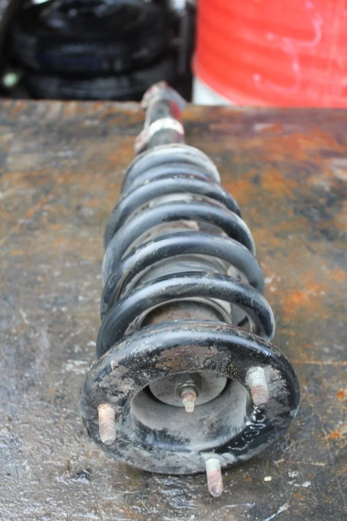 Б.у. амортизатор MITSUBISHI L200 KB4T MITSUBISHI L200 KB4T