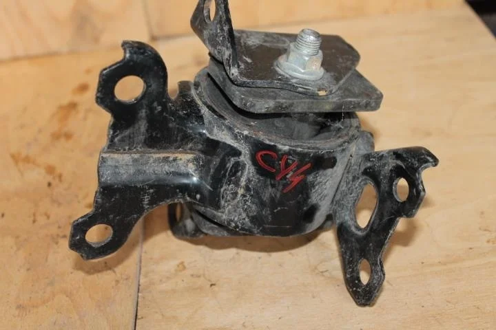 Б.у. опора двигателя MITSUBISHI LANCER CY4A MITSUBISHI LANCER CY4A