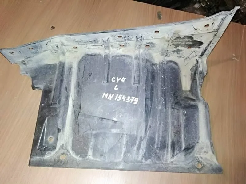 Б.у. пыльник двигателя MITSUBISHI LANCER CY4A MITSUBISHI LANCER CY4A