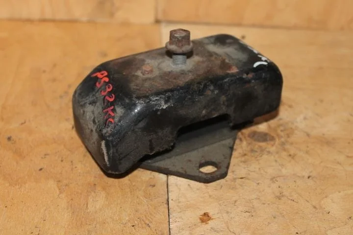 Б.у. опора двигателя MITSUBISHI PAJERO SPORT KH8W MITSUBISHI PAJERO SPORT KH8W