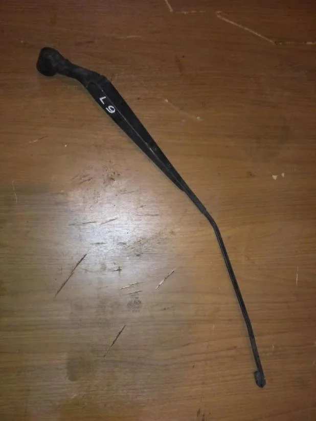 Б.у. поводок стеклоочистителя MITSUBISHI LANCER CS3A MITSUBISHI LANCER CS3A