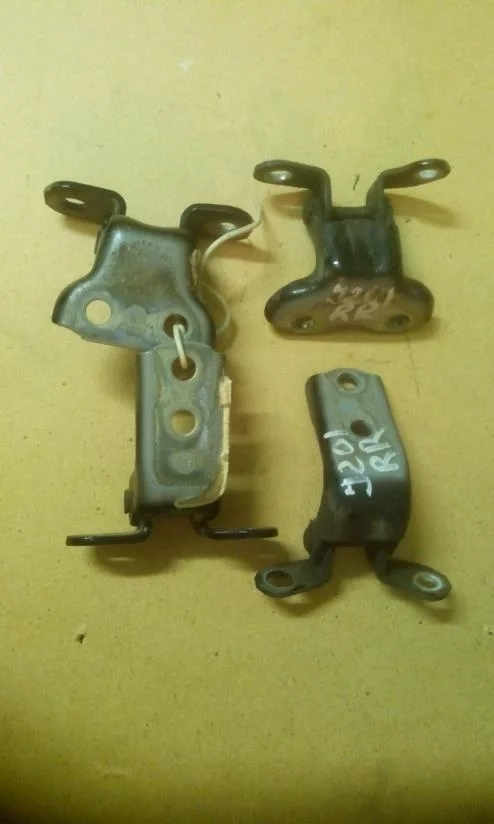 Б.у. петля двери TOYOTA LAND CRUISER J200 TOYOTA LAND CRUISER J200