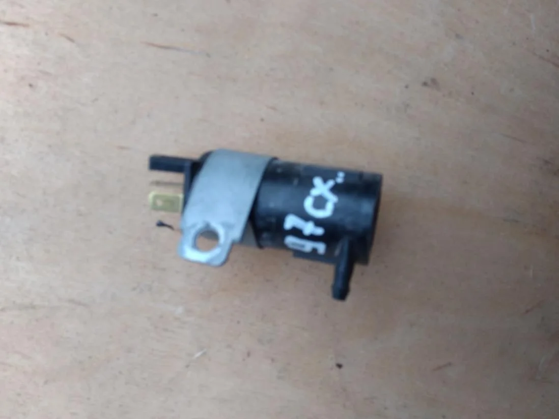 Б.у. насос омывателя MITSUBISHI PAJERO V98W MITSUBISHI PAJERO V98W