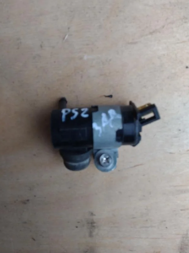 Б.у. насос омывателя MITSUBISHI PAJERO SPORT KH4W MITSUBISHI PAJERO SPORT KH4W