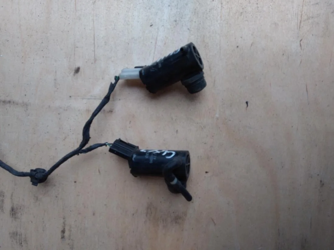 Б.у. насос омывателя MITSUBISHI AIRTREK CU4W MITSUBISHI AIRTREK CU4W