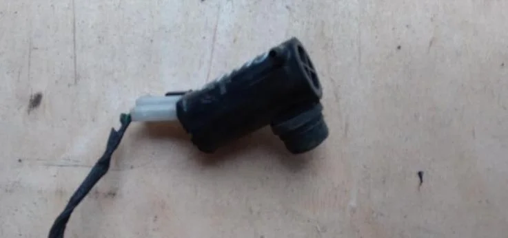 Б.у. насос омывателя MITSUBISHI AIRTREK CU4W MITSUBISHI AIRTREK CU4W