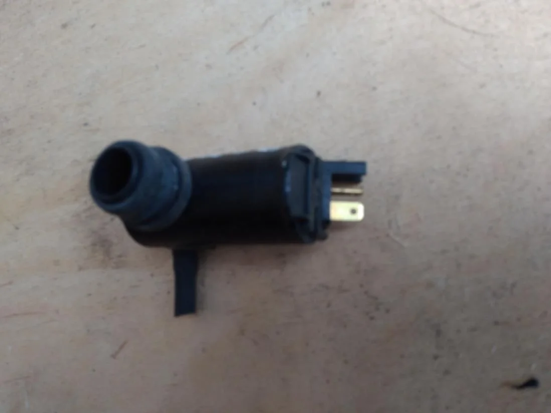 Б.у. насос омывателя MITSUBISHI AIRTREK CU4W MITSUBISHI AIRTREK CU4W