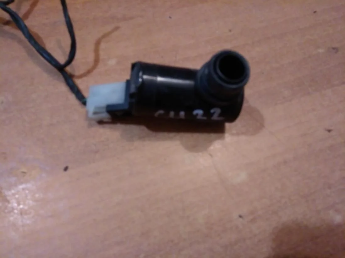 Б.у. насос омывателя MITSUBISHI AIRTREK CU2W MITSUBISHI AIRTREK CU2W