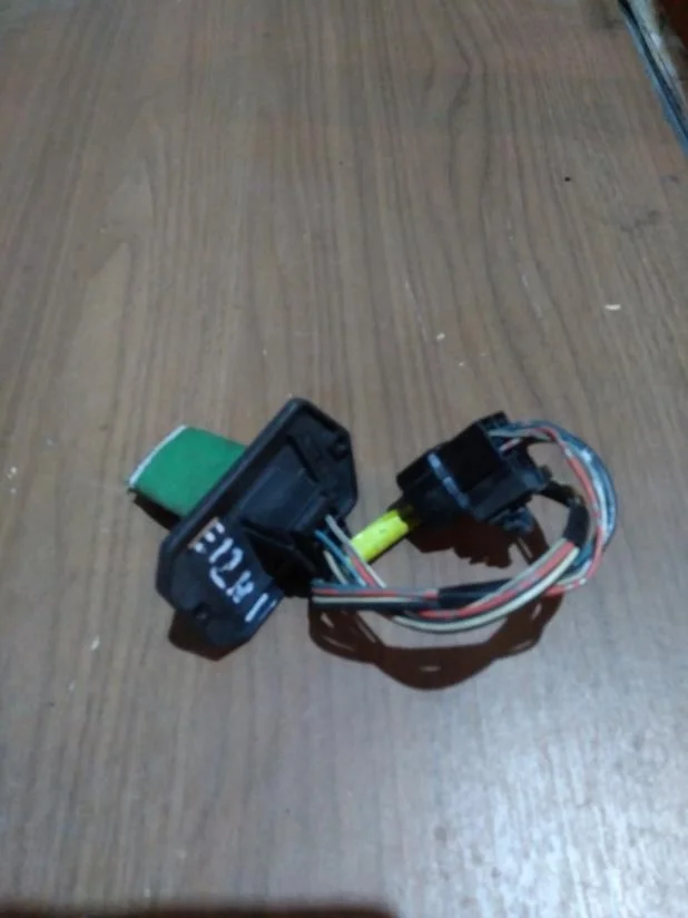 Б.у. резистор печки TOYOTA COROLLA E120 TOYOTA COROLLA E120