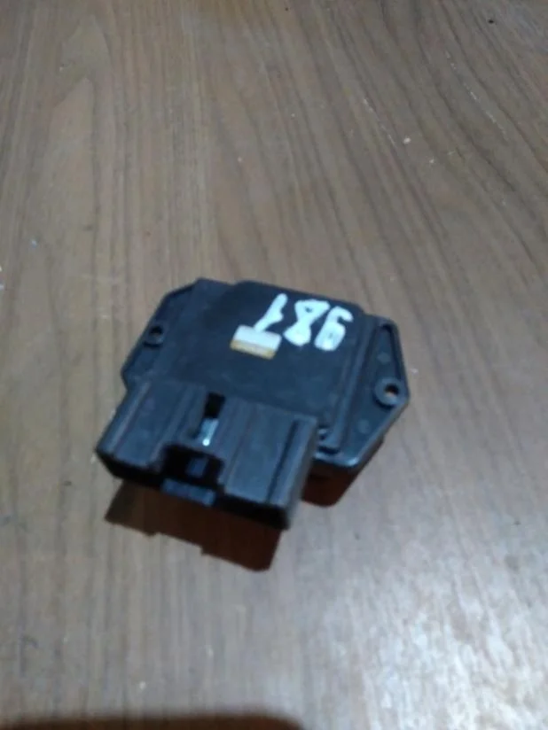 Б.у. резистор печки MITSUBISHI PAJERO V93W MITSUBISHI PAJERO V93W