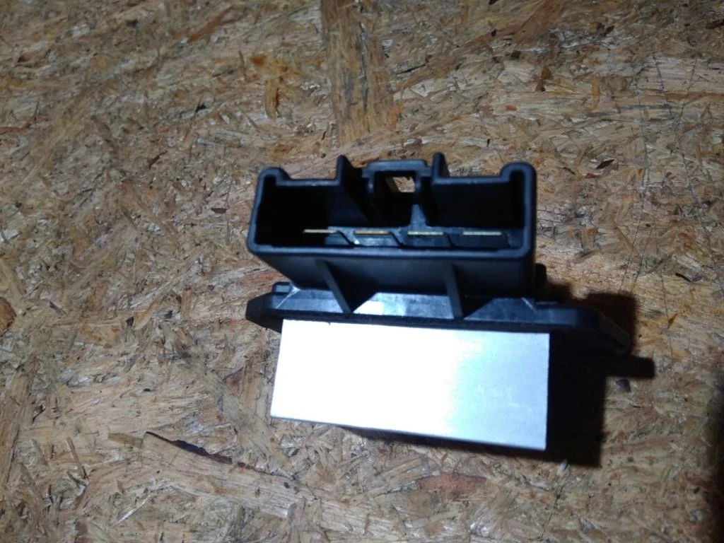 Б.у. резистор печки MITSUBISHI PAJERO V68W MITSUBISHI PAJERO V68W