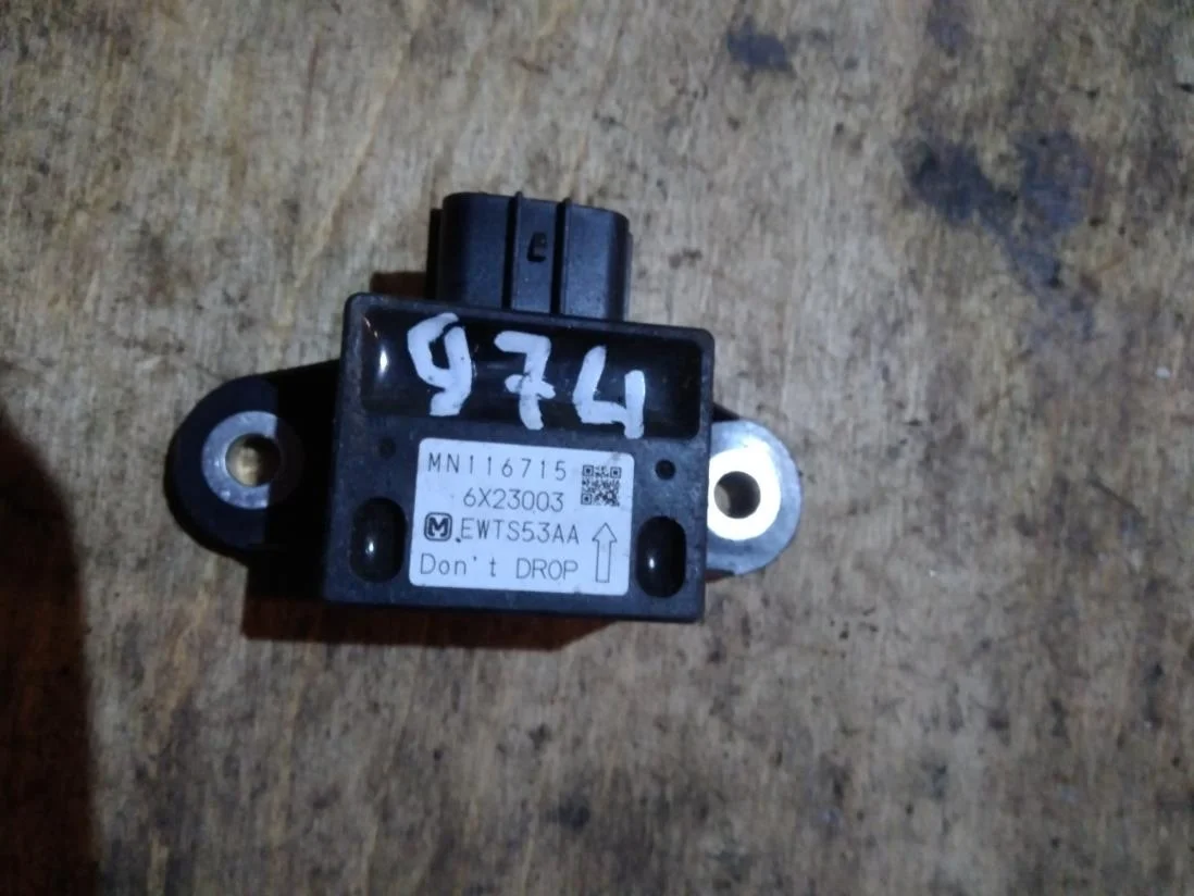 Б.у. датчик курсовой устойчивости MITSUBISHI PAJERO V97W MITSUBISHI PAJERO V97W