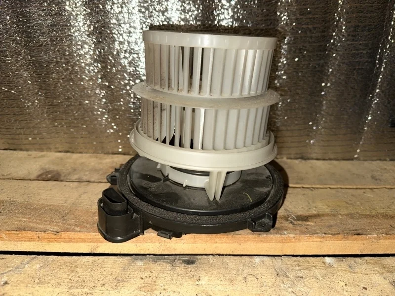 Моторчик печки Lexus GS 2012-2017 8710330471