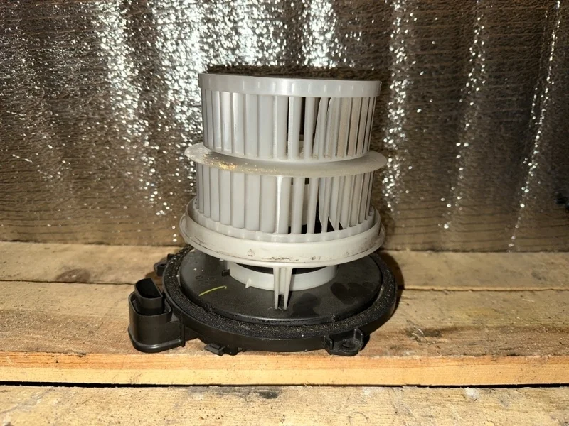 Моторчик печки Lexus GS 2012-2017 8710330471