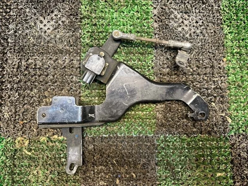 Датчик высоты подвески Lexus LS460 2006-2017 8940650100, передний левый