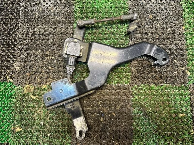 Датчик уровня кузова Lexus LS460 2006-2017 8940650100, передний левый