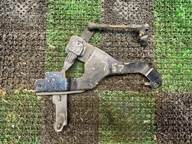 Датчик высоты подвески Lexus LS460 2006-2017 8940650100, передний левый