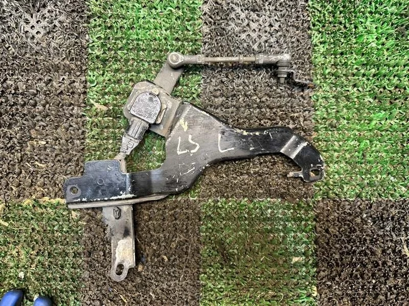 Датчик высоты подвески Lexus LS460 2006-2017 8940650100, передний левый