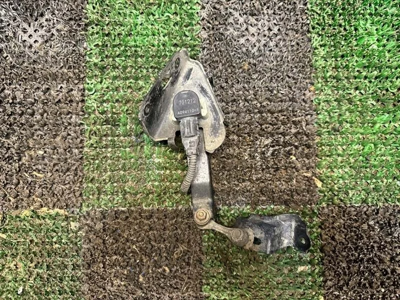 Датчик уровня кузова Lexus LS 2006-2017 8940750070, задний правый