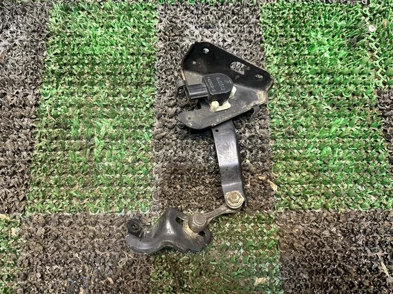 Датчик уровня кузова Lexus LS 2006-2017 8940750070, задний правый