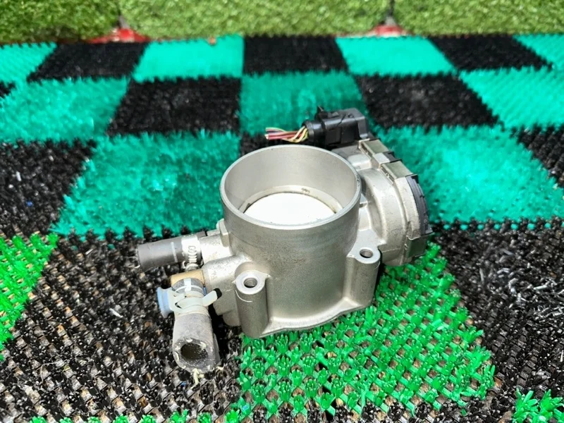 Дроссельная заслонка Volkswagen Skoda Audi 078133062B