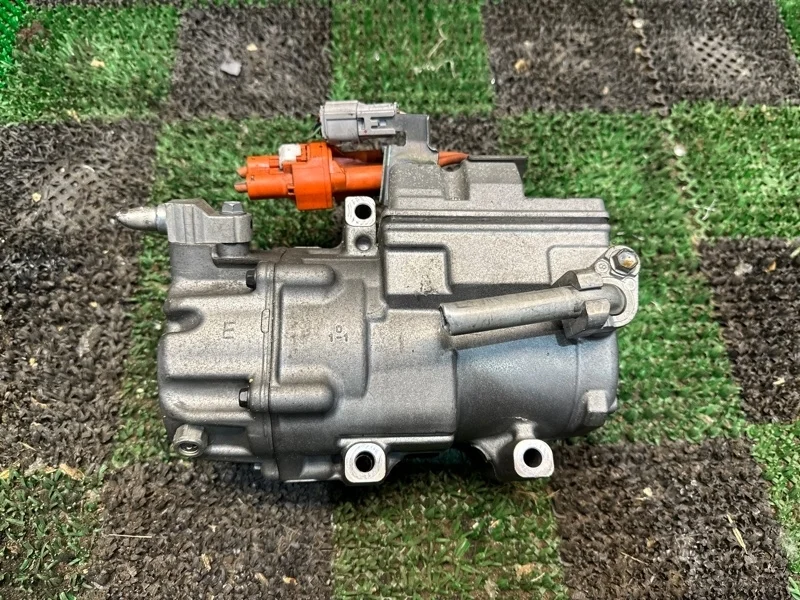 Компрессор кондиционера Lexus Ls600 2007-2015 8837050020