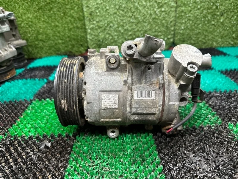 Компрессор кондиционера Volkswagen 2005-2010 1K0820803N