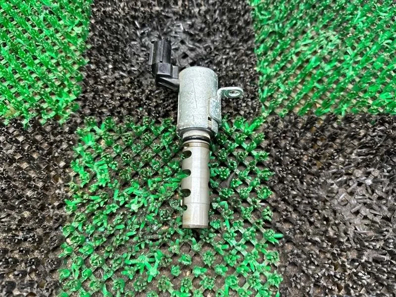 Клапан VVT-i TOYOTA 2005-2011 1533031020