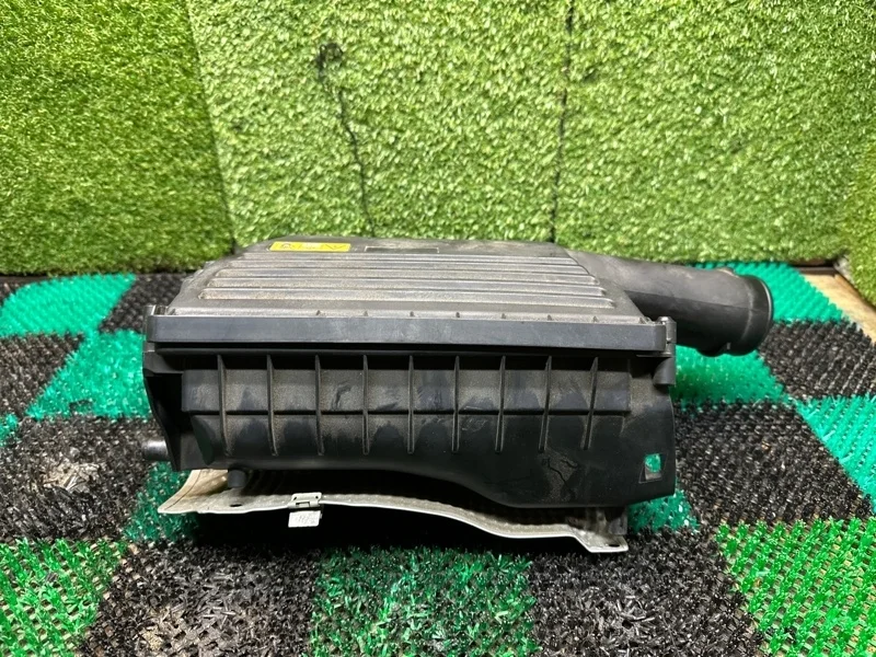 Корпус воздушного фильтра Mercedes 2010-2020 A2740901701