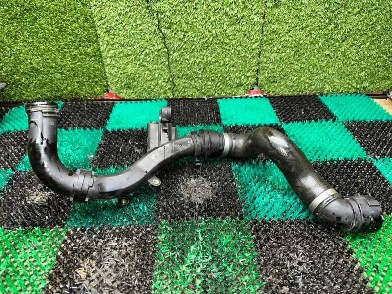 Патрубок системы охлаждения Mercedes 2010-2020 A2055010182