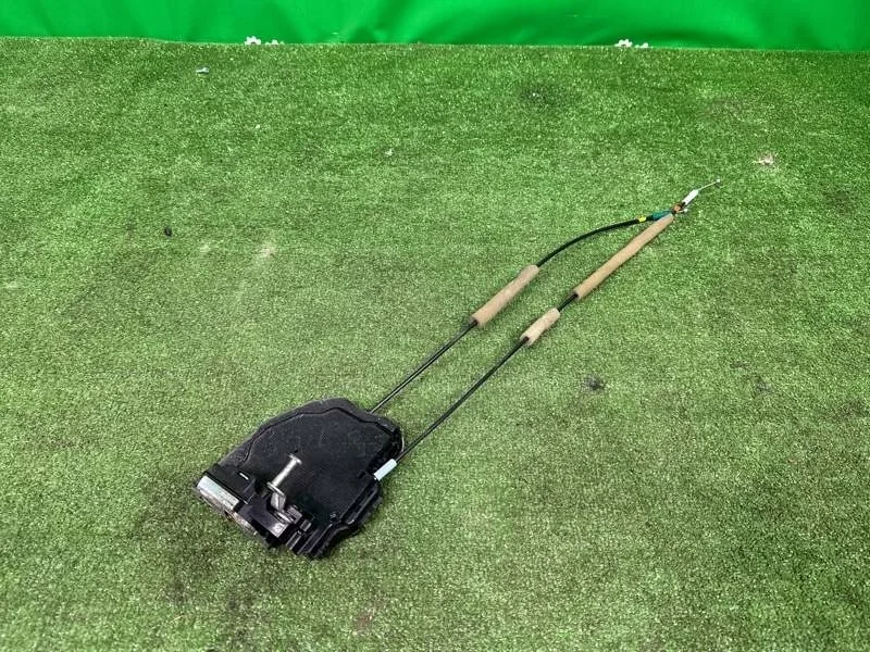 Замок боковой двери LEXUS LX570 2009-2015 6903042221, передний правый