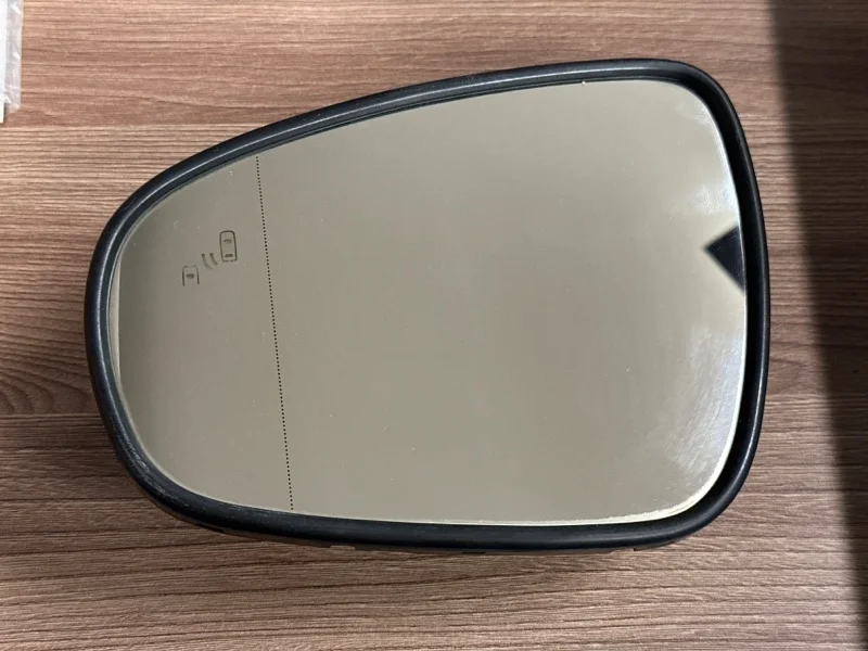 Зеркальный элемент Lexus Gs Es Is Ls 2012-2017 8796130E50, левый