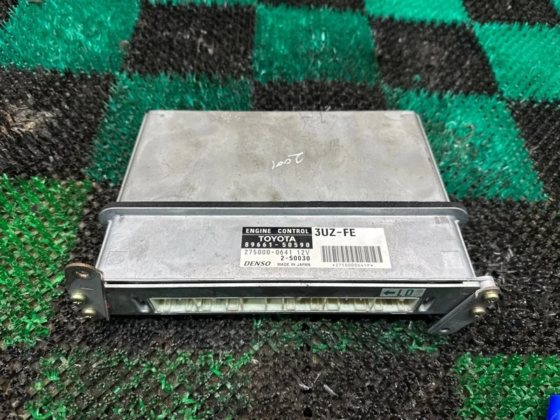 Блок управления двигателем Toyota Celsior 2000-2003 8966150590 3UZ