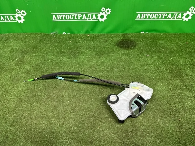 Замок боковой двери Lexus LX 2015-2022 6904053130, передний левый