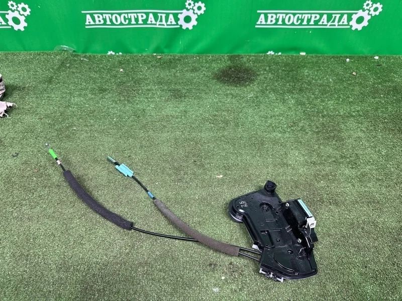 Замок боковой двери Lexus LX 2015-2022 6904053130, передний левый