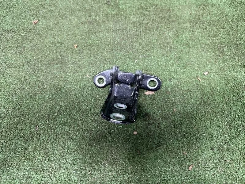 Петля двери Lexus ES 6 2012-2017 6877052031, задняя правая