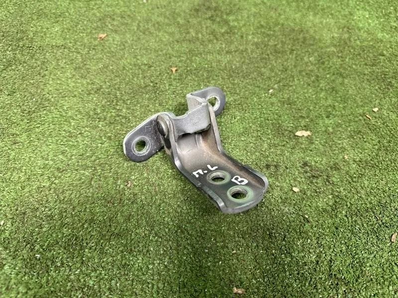 Петля двери Lexus Es 6 2012-2017 6872012151, передняя левая