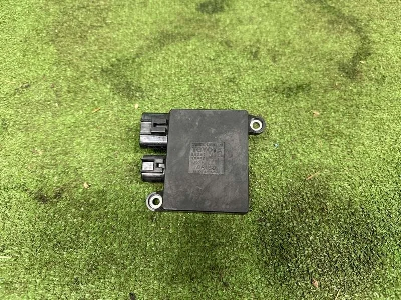 Блок управления вентилятором Toyota 2008-2024 8925726020