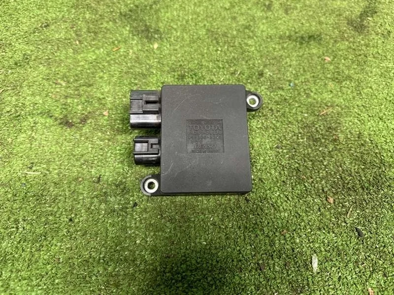 Блок управления вентилятором Toyota 2008-2024 8925726020