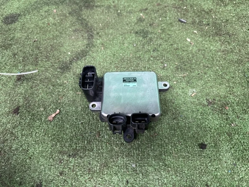 Блок управления вентилятором Toyota 1999-2008 8925730040