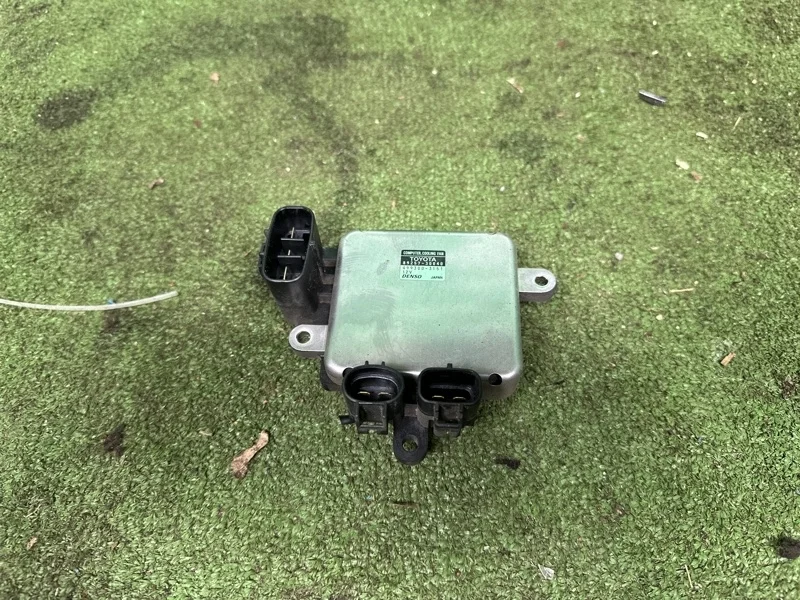 Блок управления вентилятором Toyota 1999-2008 8925730040