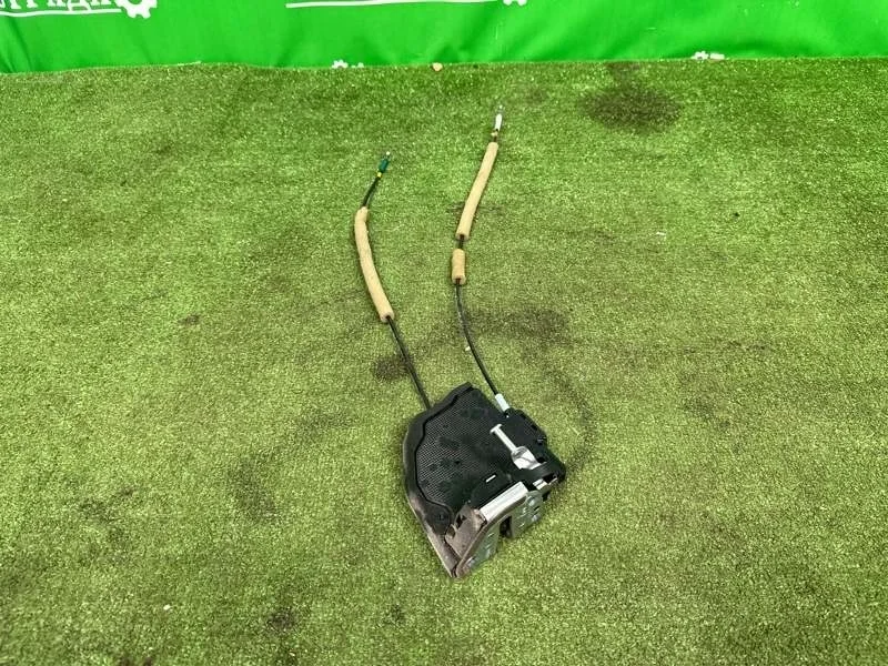 Замок боковой двери Toyota Land Cruiser 2007-2014 6905060110, задний правый