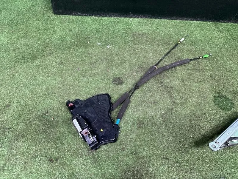 Замок боковой двери Lexus ES 6 2012-2017 6903042221, передний правый