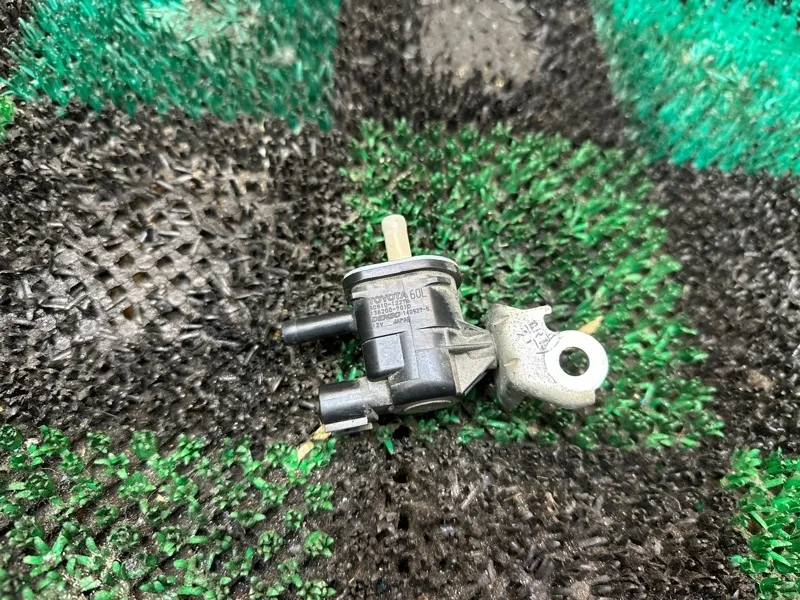 Клапан вентиляции картерных газов Lexus LX570 2007-2015 9091012276