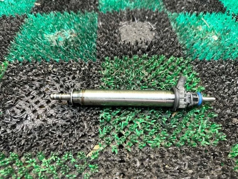 Форсунка топливная Mercedes 2012-2024 A2560700187
