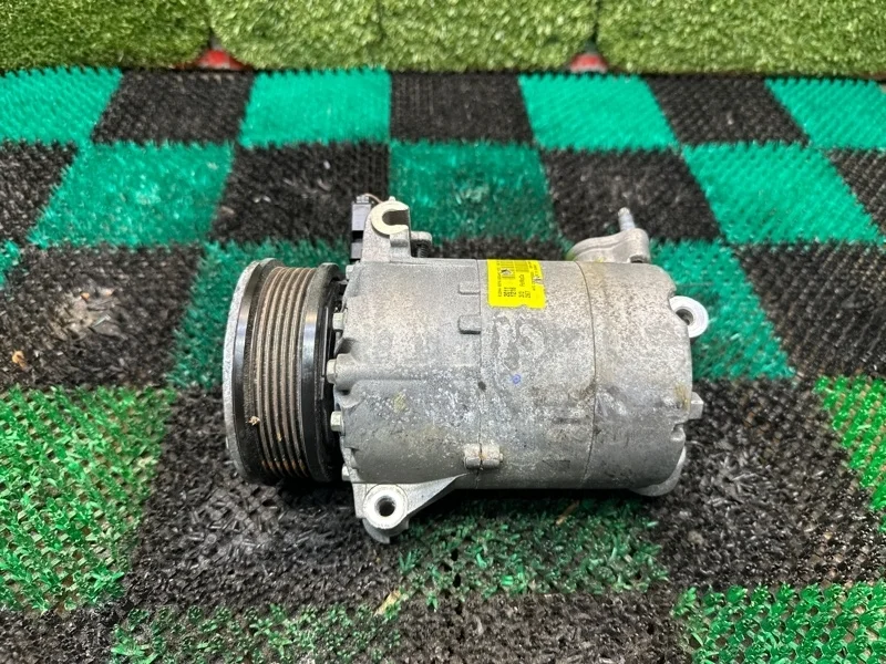 Компрессор кондиционера Land Rover Evoque 2011-2018 LR027784 204PT