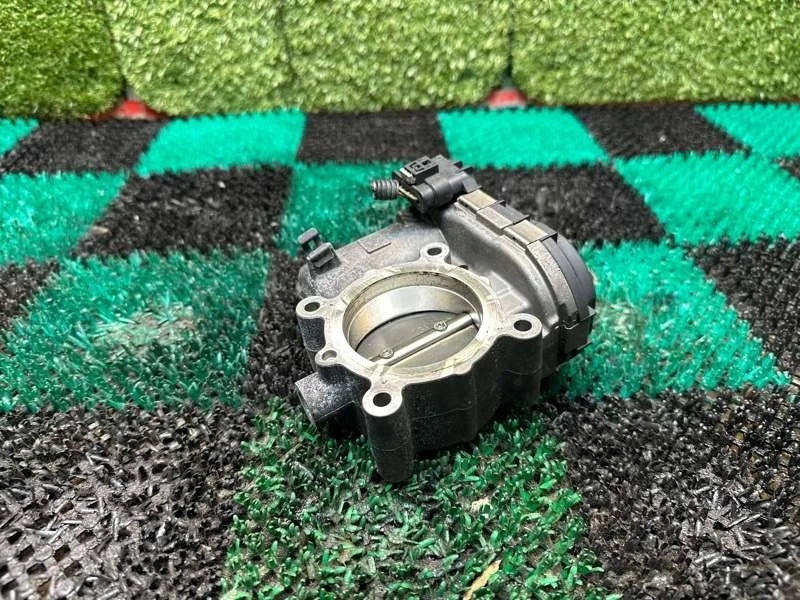 Дроссельная заслонка Mercedes 2010-2020 A2701410025