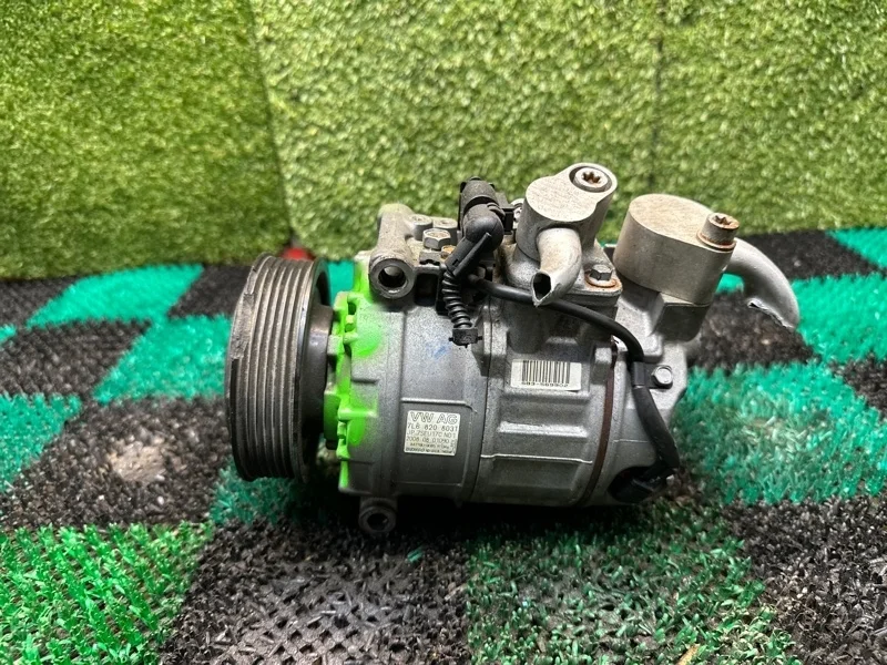Компрессор кондиционера Volkswagen Touareg 7L6820803T